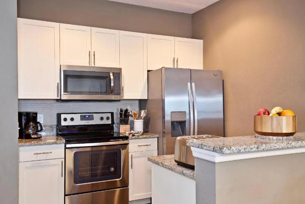New listing townhouse in gated community sleeps 6 10 min to Disney
