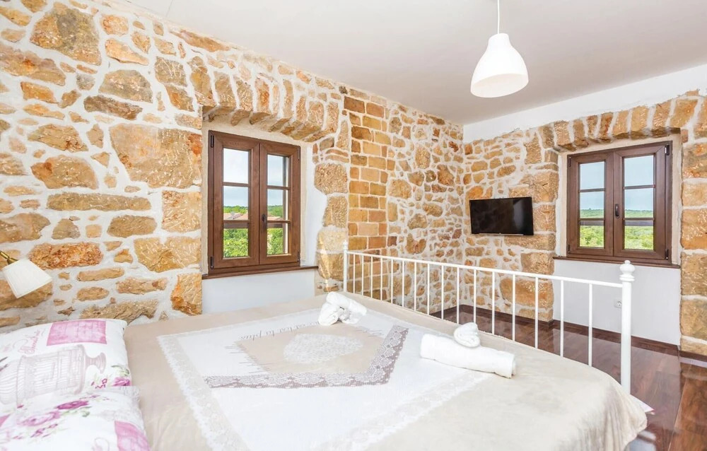 Stunning Home in Silo With Wifi and 2 Bedrooms