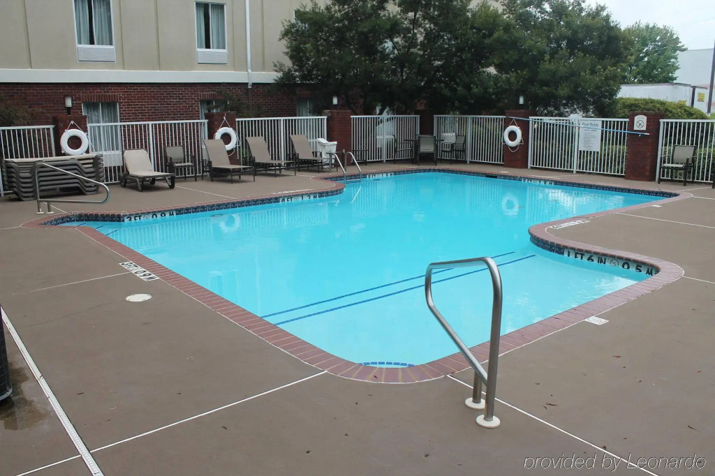 Holiday Inn Express & Suites Starkville by IHG