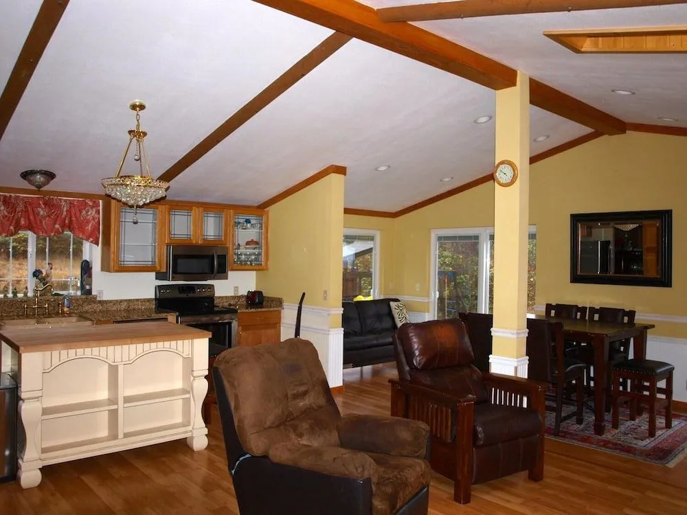 Deer Harbor Inn