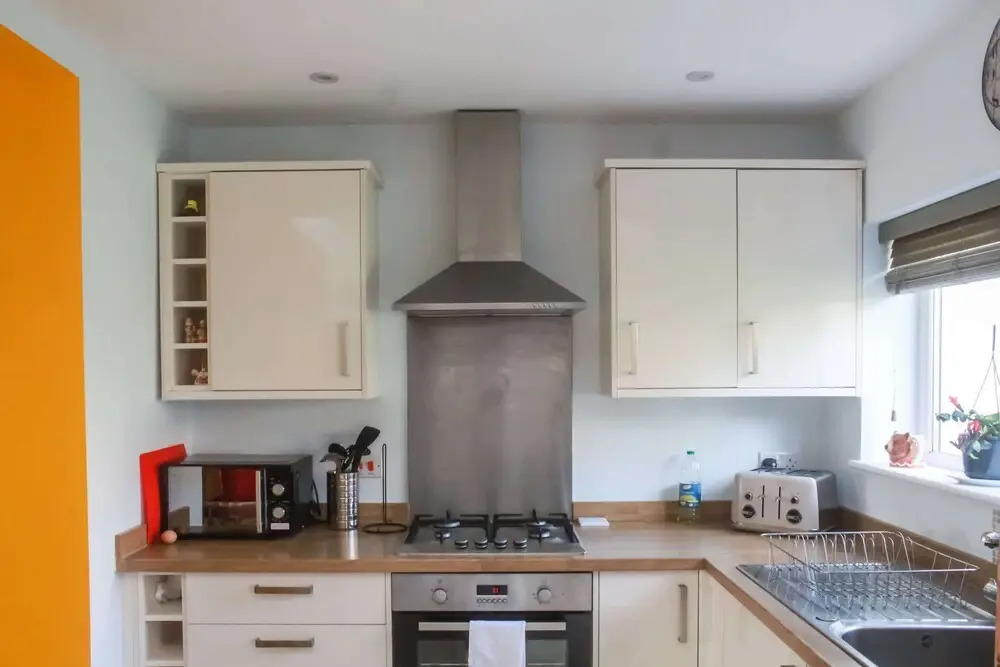 Cheerful 2 Bedroom Family Home With Private Garden