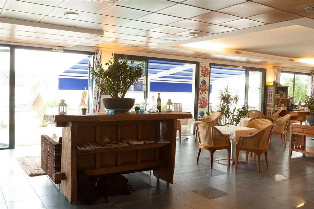 Hotel Le Pavillon Bleu