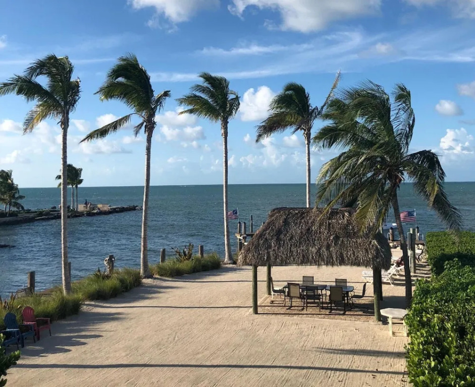 7 Waterfront 4bed 3bath Pool Home