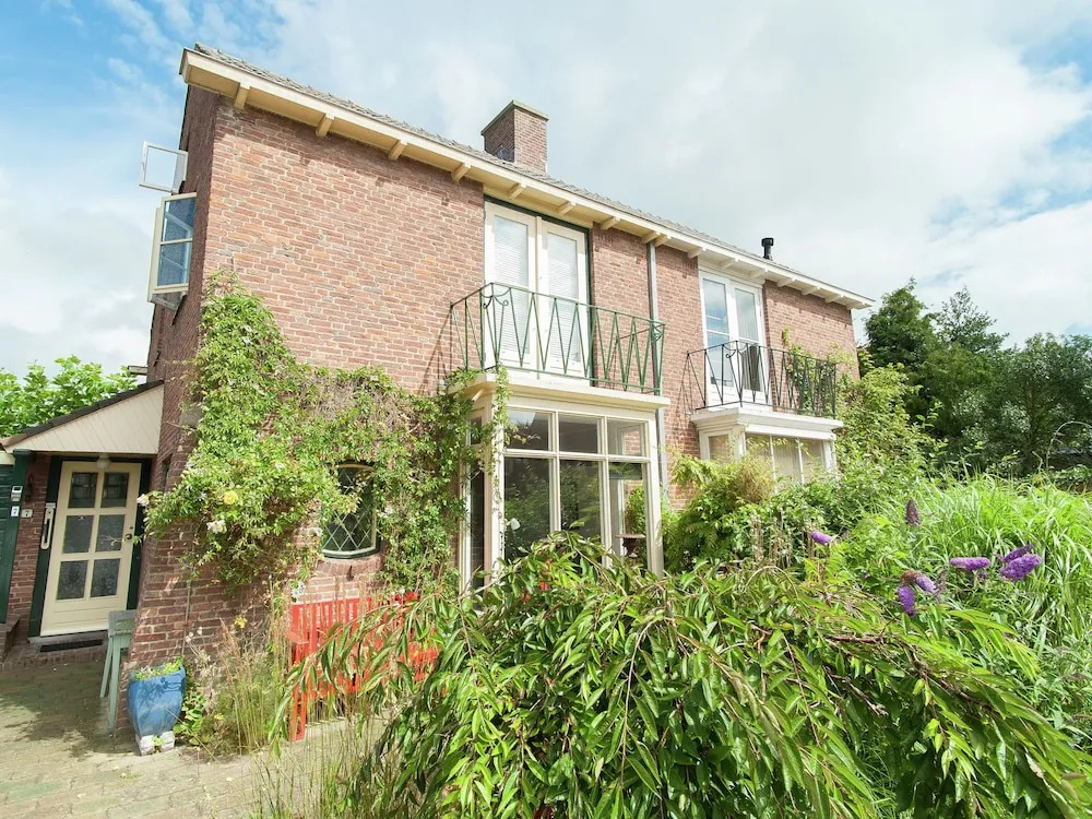 Semi-detached House With Garden in Quiet Location, Within Walking Distance of the Centre of Bergen
