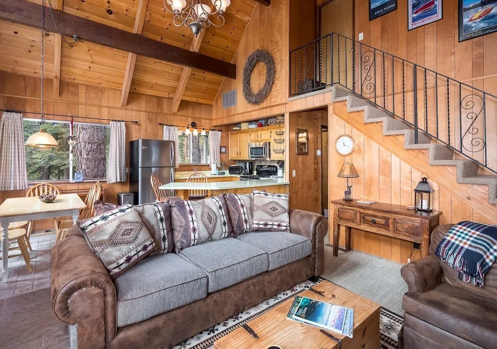 The Honey Bear Cabin With Fireplace and Large Deck! #109