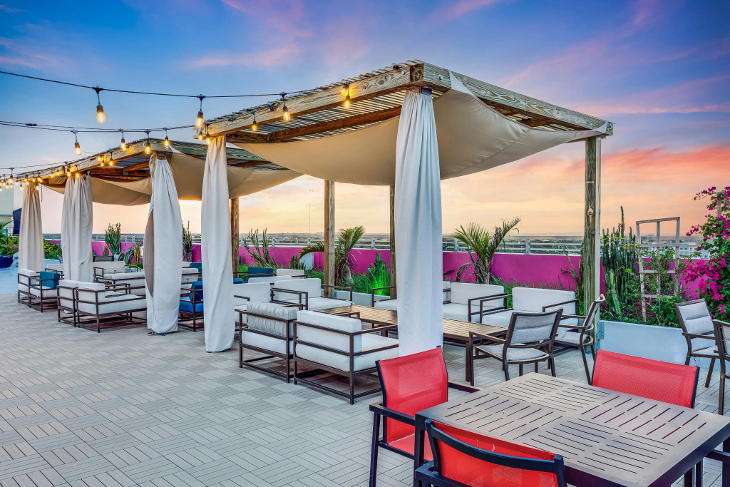 SERENA Hotel Aventura Miami, Tapestry Collection by Hilton