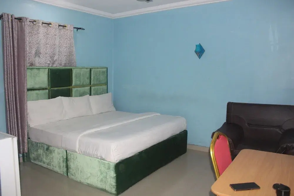 De Milton Hotel and Suites