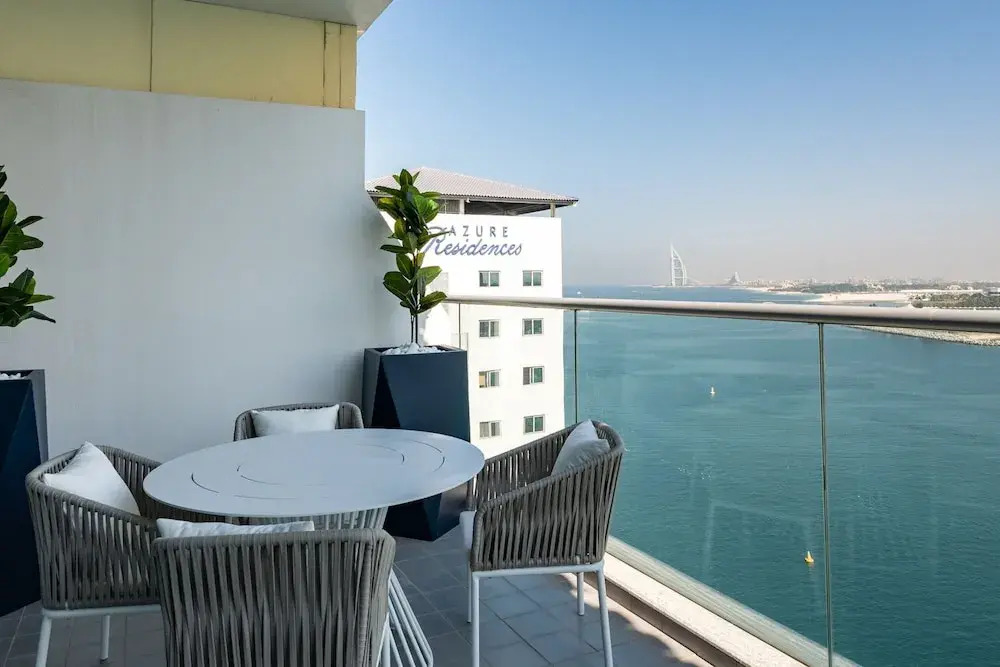 Urban 1BR Palm Apt w Beach Access