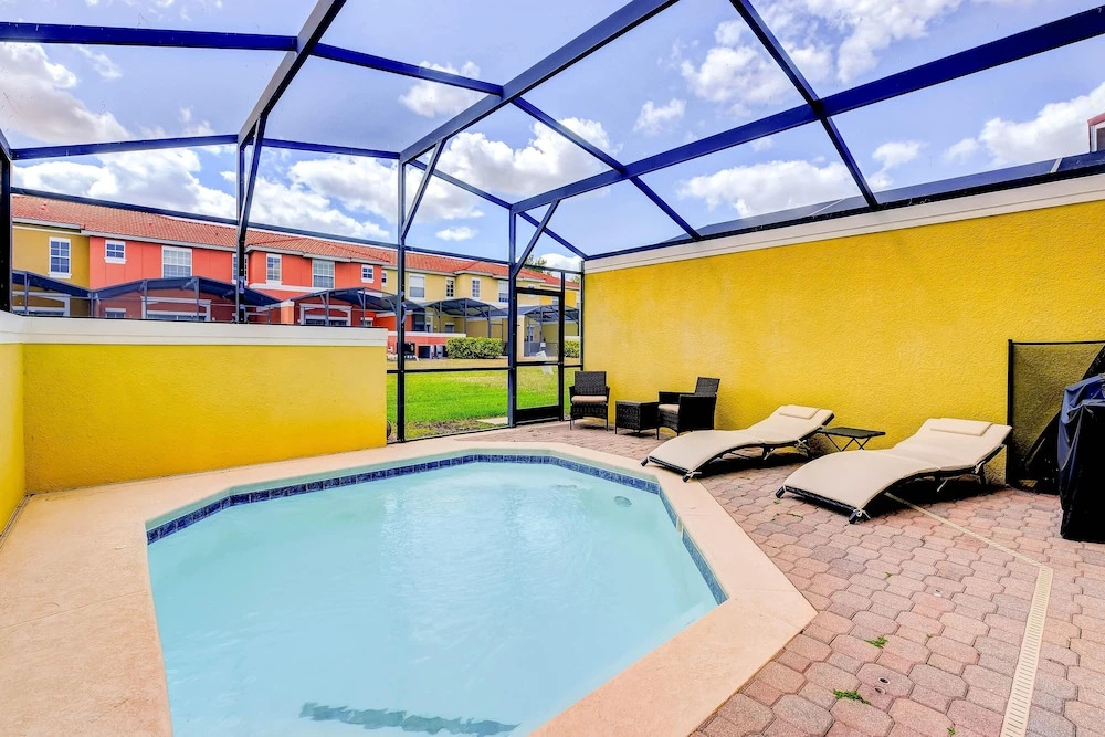 Private Pool and Enjoy all Resort Amenities Pool, gym and More!!