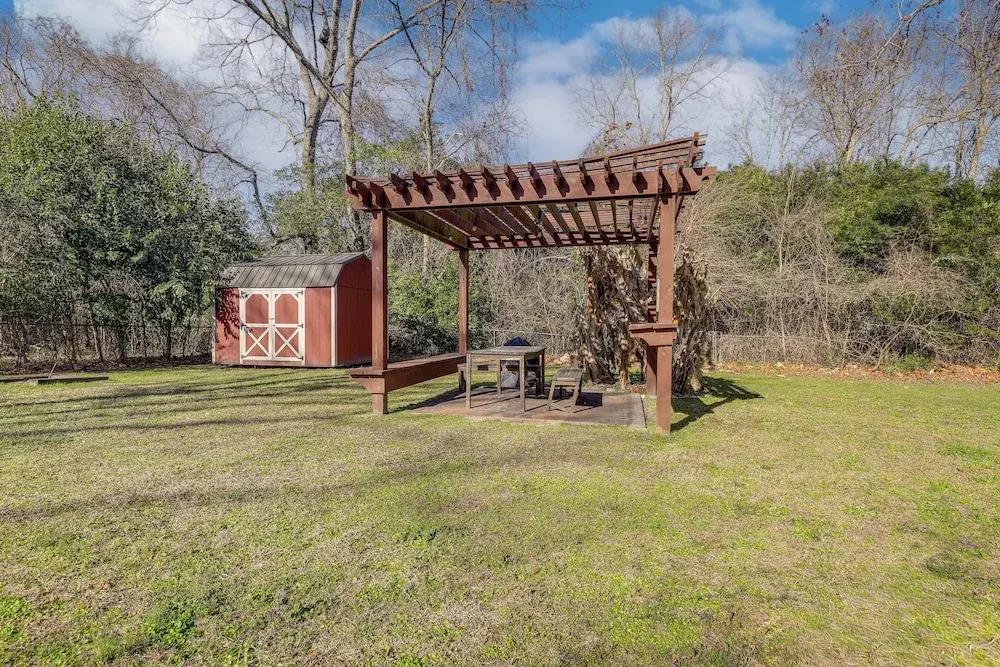 1 Mi to Park Circle: Pet-friendly Home w/ Yard