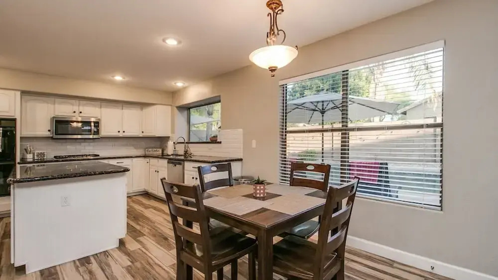 Massive 5 Bdrm Getaway W/pool, Hot Tub, Game Room!
