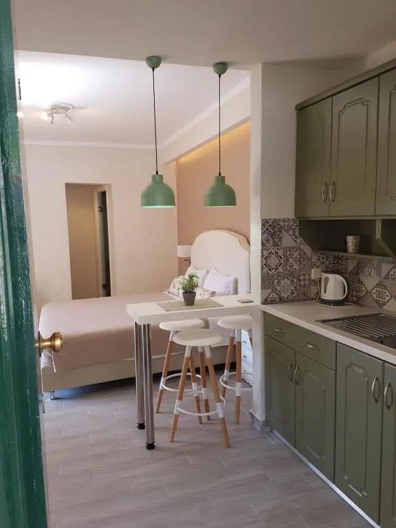 Angels Pool Studios and Apartments