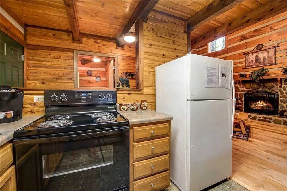 Little Bear Hideaway 1 Bedroom Home with Hot Tub