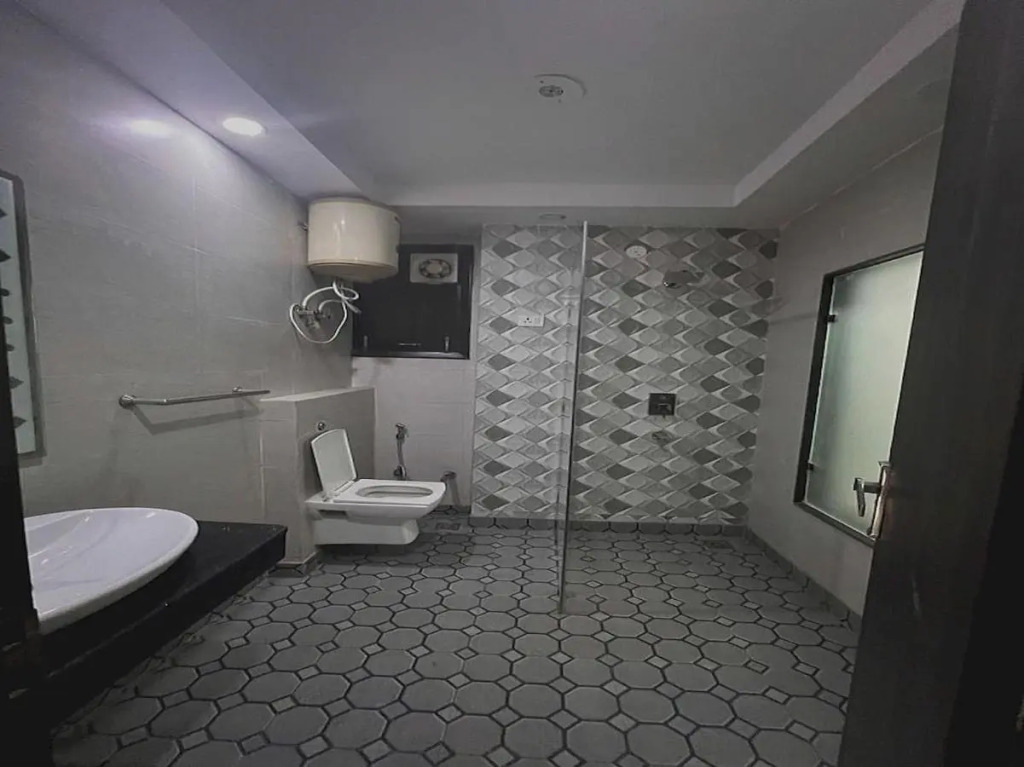 Oyo 703859 Hotel Greeno