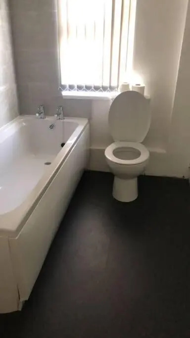 5 bed stylish & modern close to Football grounds