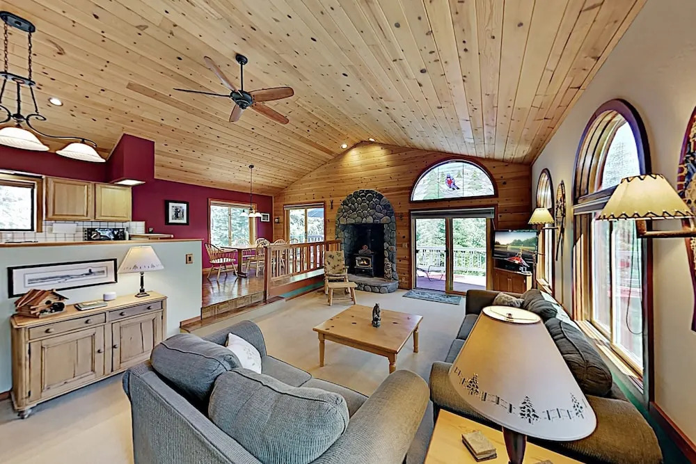 Roomy Forest-view W/ Private 2-car Garage 4 Bedroom Home