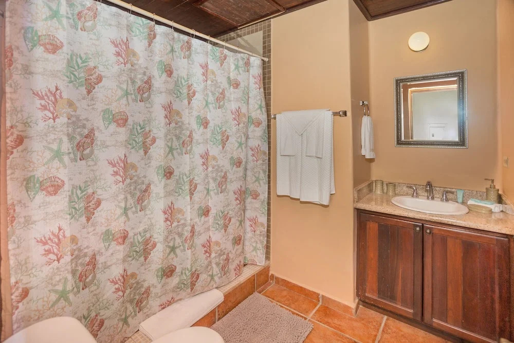 Sea La Vie In West Bay 1 Bedroom Condo