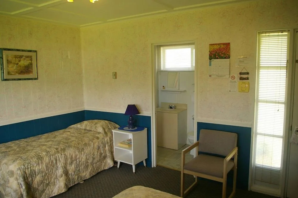 Shuswap Lake Motel & Resort