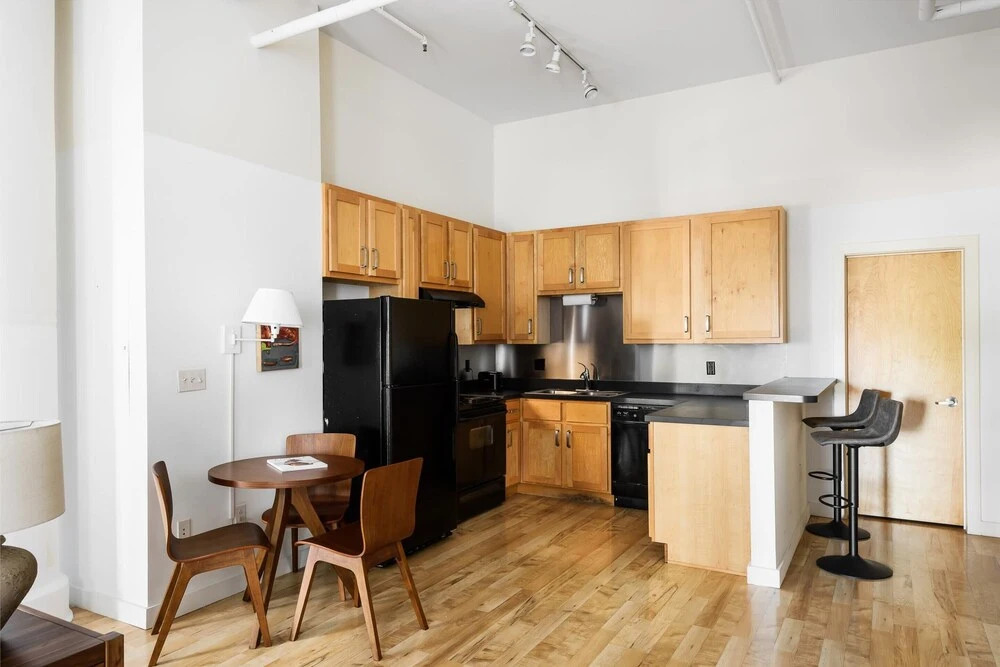 Spacious DT Lofts with Full Kitchen by Zencity