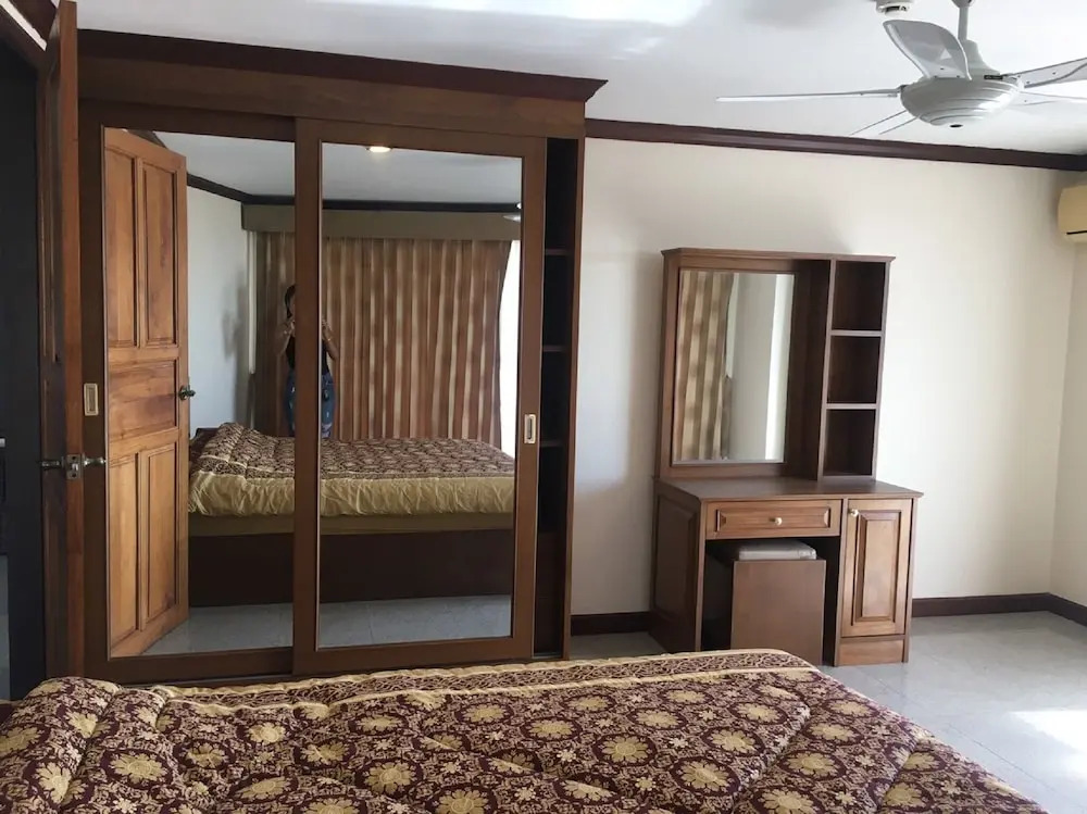 Royal Hill Resort Pattaya Corner Condo With sea & Pool Views