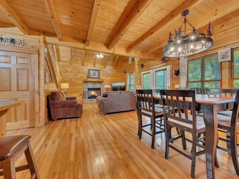 Chillin N Grillin 2 Bedroom Cabin