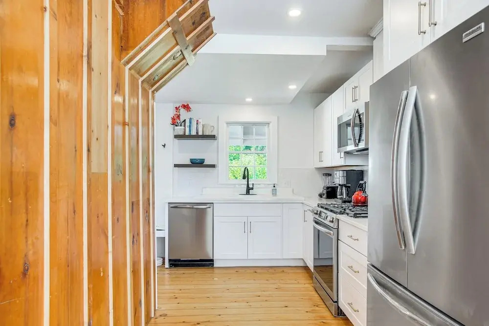 Walk to 2 Beaches! Group-friendly Pocasset Home