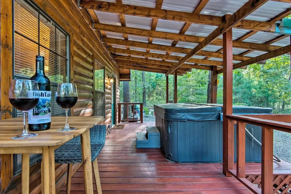 Broken Bow Cabin w/ Hot Tub, Near Hiking + Fishing