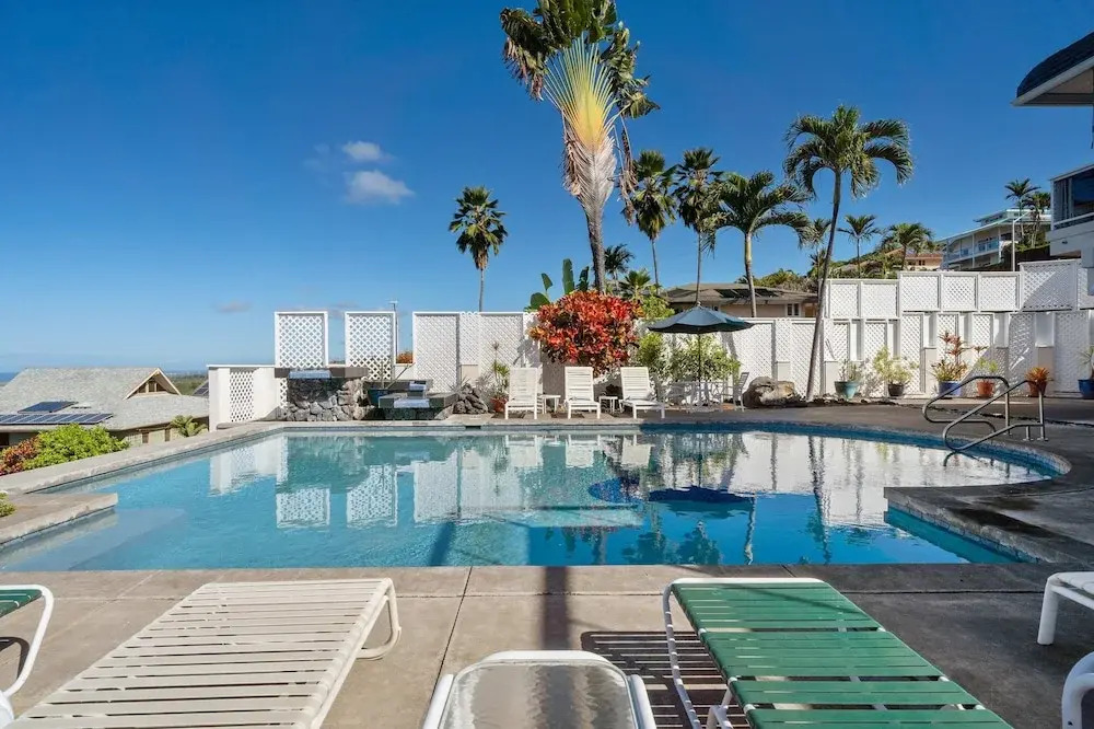 Kona Wa'a Paradise Getaway