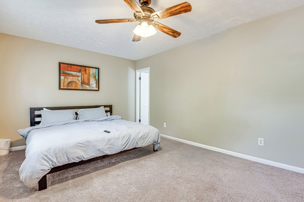 Welcoming Townhome: 1/2 Mi to Downtown Smyrna
