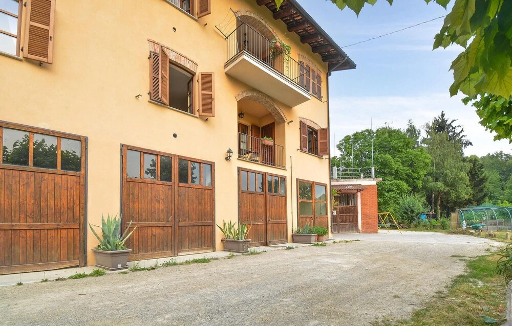 Beautiful Apartment in Monforte D'alba With 1 Bedrooms