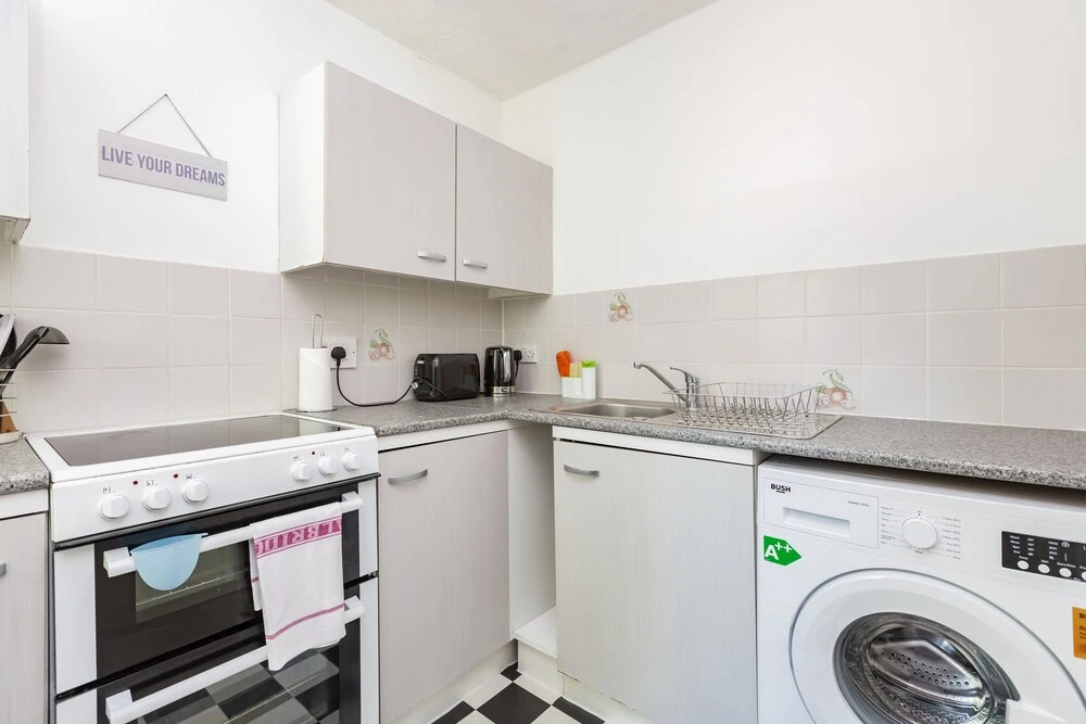 Clarence Suite - Cozy 1BR With Parking in Chatham
