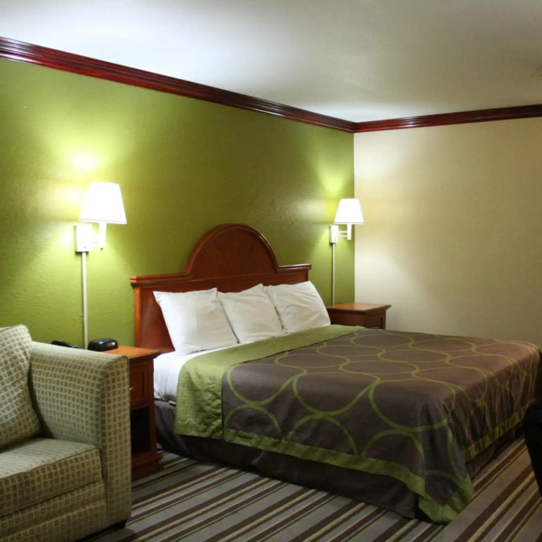 Super 8 by Wyndham San Marcos