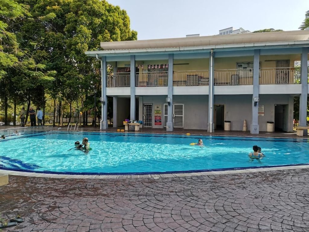 Aini's Guest House In Vista Amani Condo