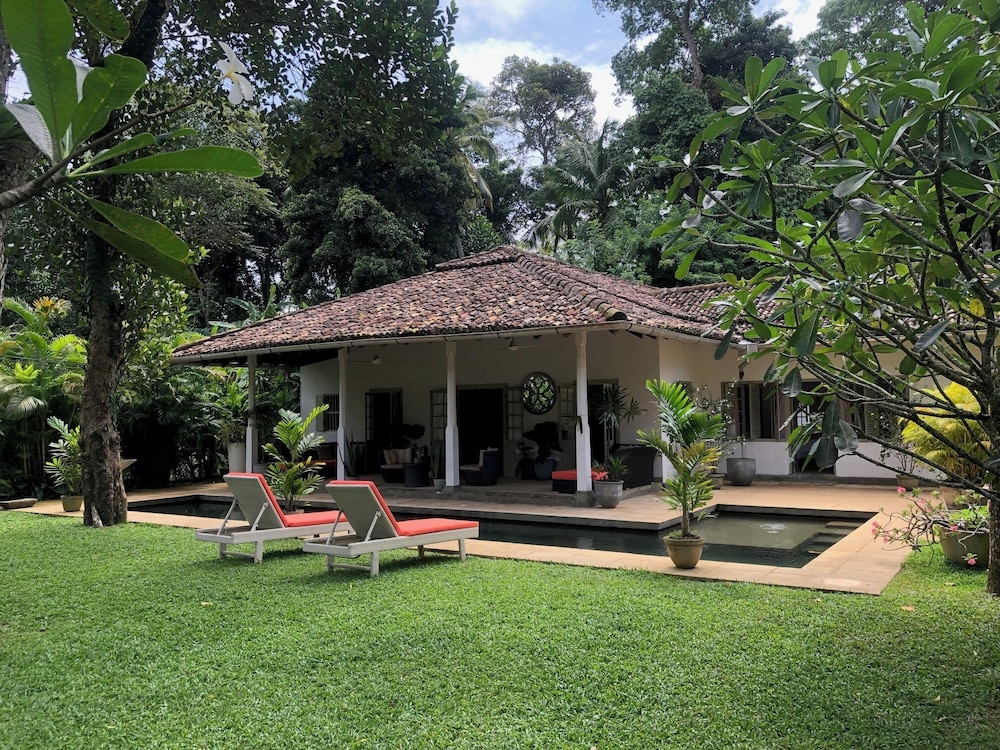 Leonora House, Talpe
