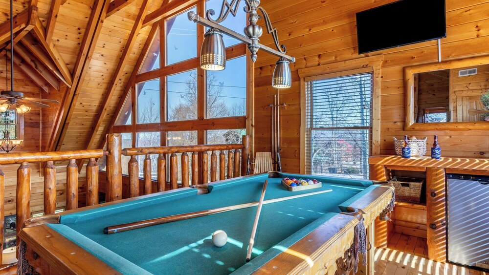 Misty Mountain by Avantstay Hot Tub, Mountain Views, Theater, Pool Table