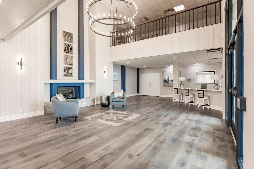 Landing Apartments Near HCA Florida Fawcett Hospital