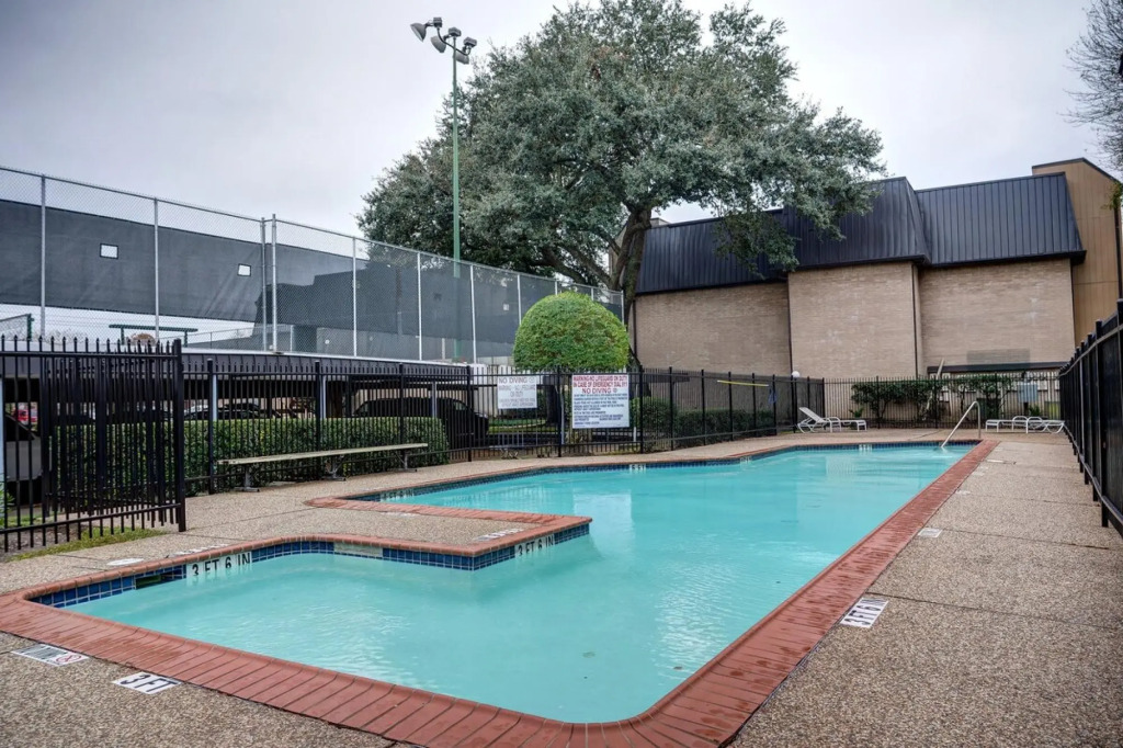 Spacious 3 BR, 2 BA Condo near Med Center & NRG