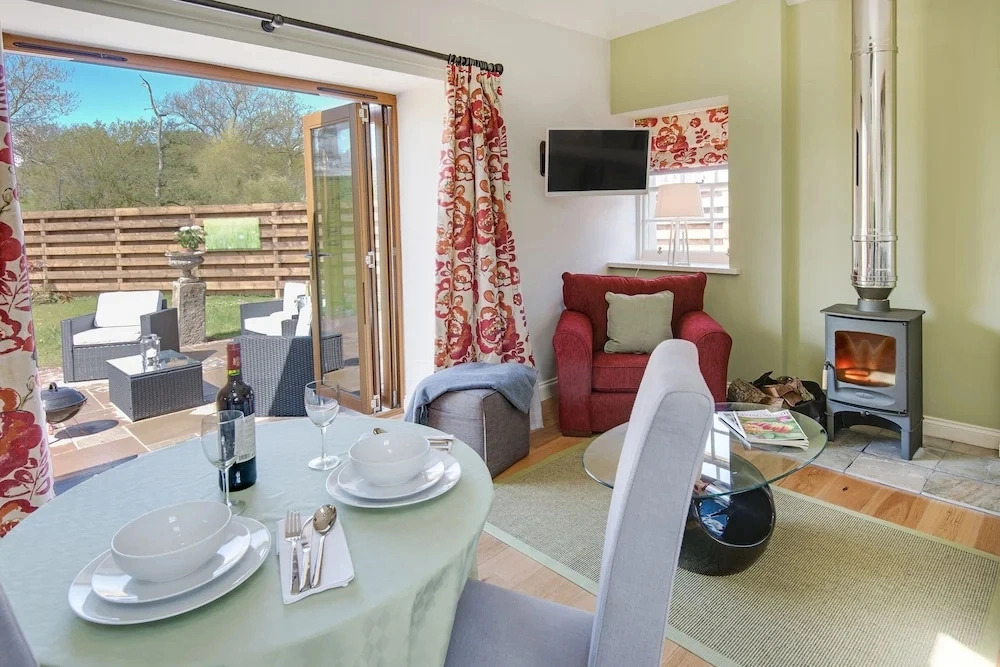 Country Cottage Sleeps 3 With Garden and Parking