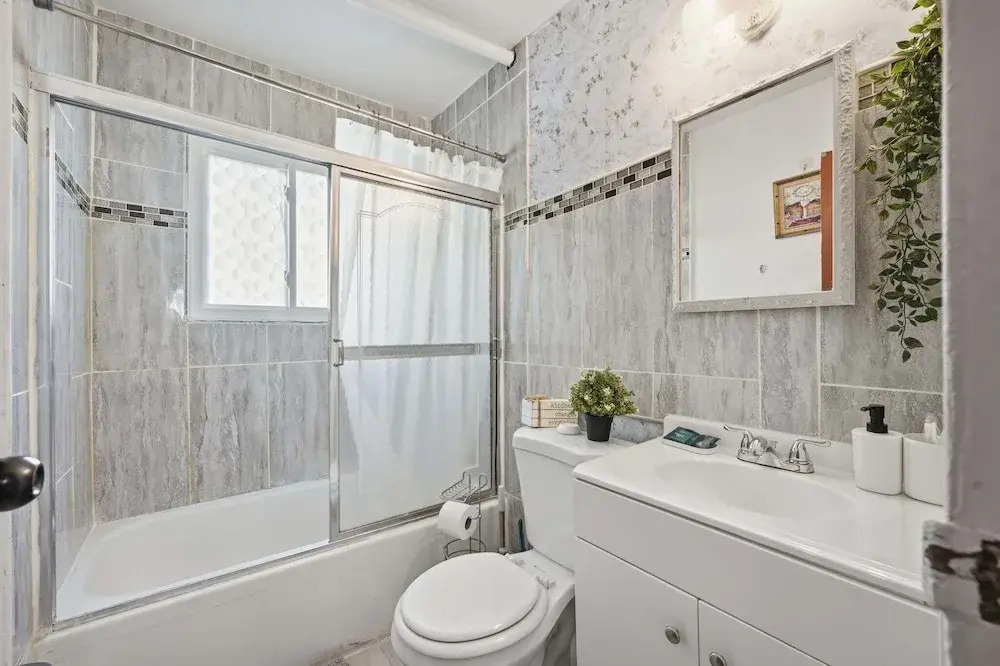 Cozy Comfy Palace In Queens 2 Bedroom Home