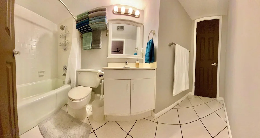 Holiday Surf And Racquet Club 403 1 Bedroom Condo by Redawning