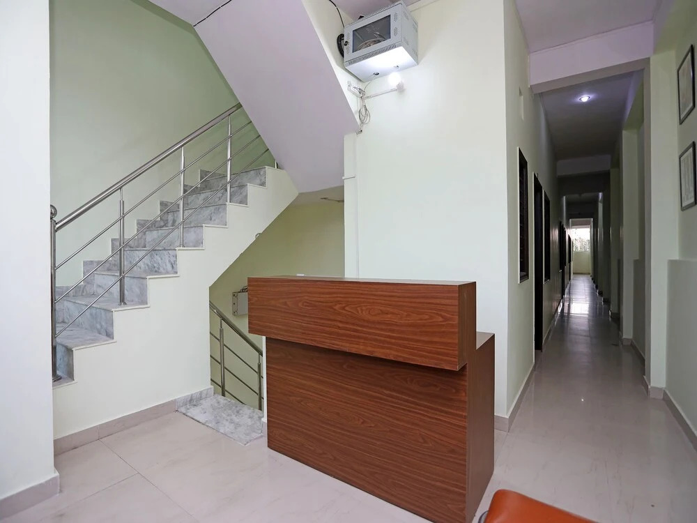 OYO 17293 Country Residency