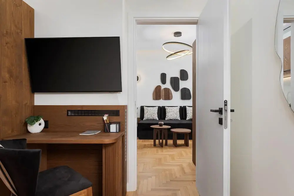Voukourestiou Signature Suite