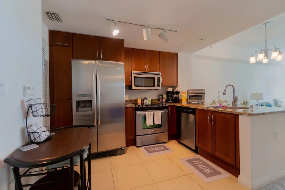 314S Nautical Beach Suite - 2 Beds, Pools, Jacuzzi, Beach, Shops Dog Friendly