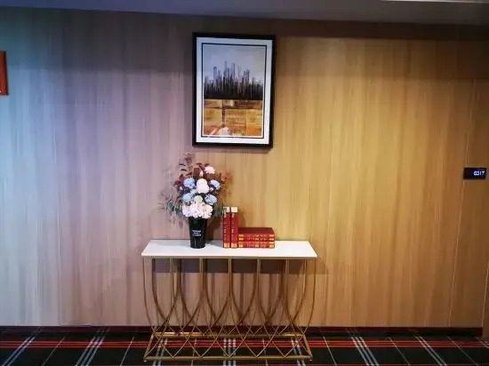 Century Star Holiday Hotel (The Ancient City of Shangqiu Nanjing Road)