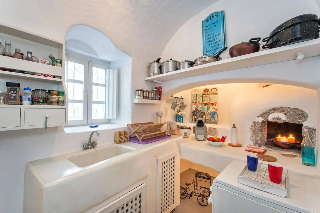 White Cave Private Villa
