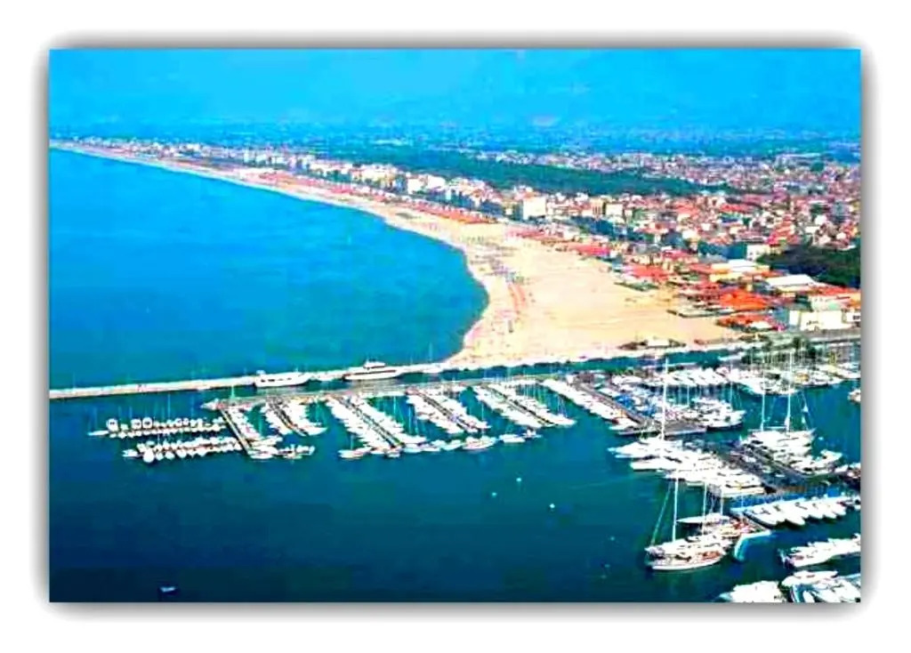 Toscana Viareggio centro esclusivo appartamento fronte spiaggia