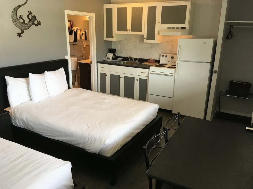 Maple Leaf Motel & RV Park Resort