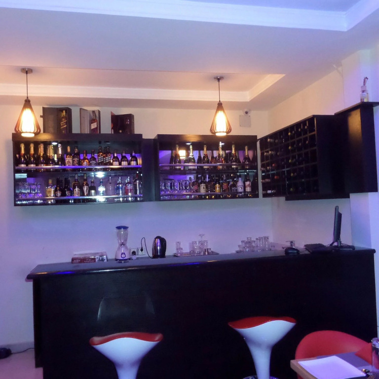 Rightgate Hotel & Suites