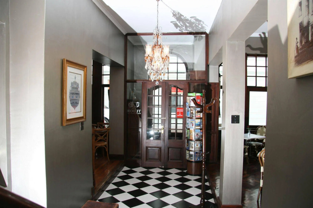 Tudor Hotel