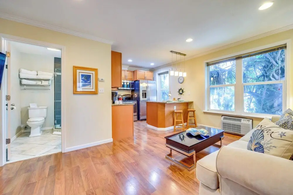 Pet-friendly Dtwn Stay: Steps to Nights of Lights